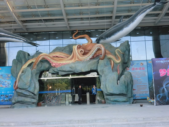 山東展碩雕塑公司居民小區假山制作