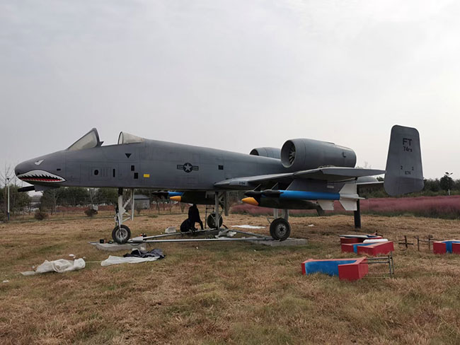 山東臨沂展碩雕塑公司2020年11月玻璃鋼雕塑作品 戰(zhàn)斗機
